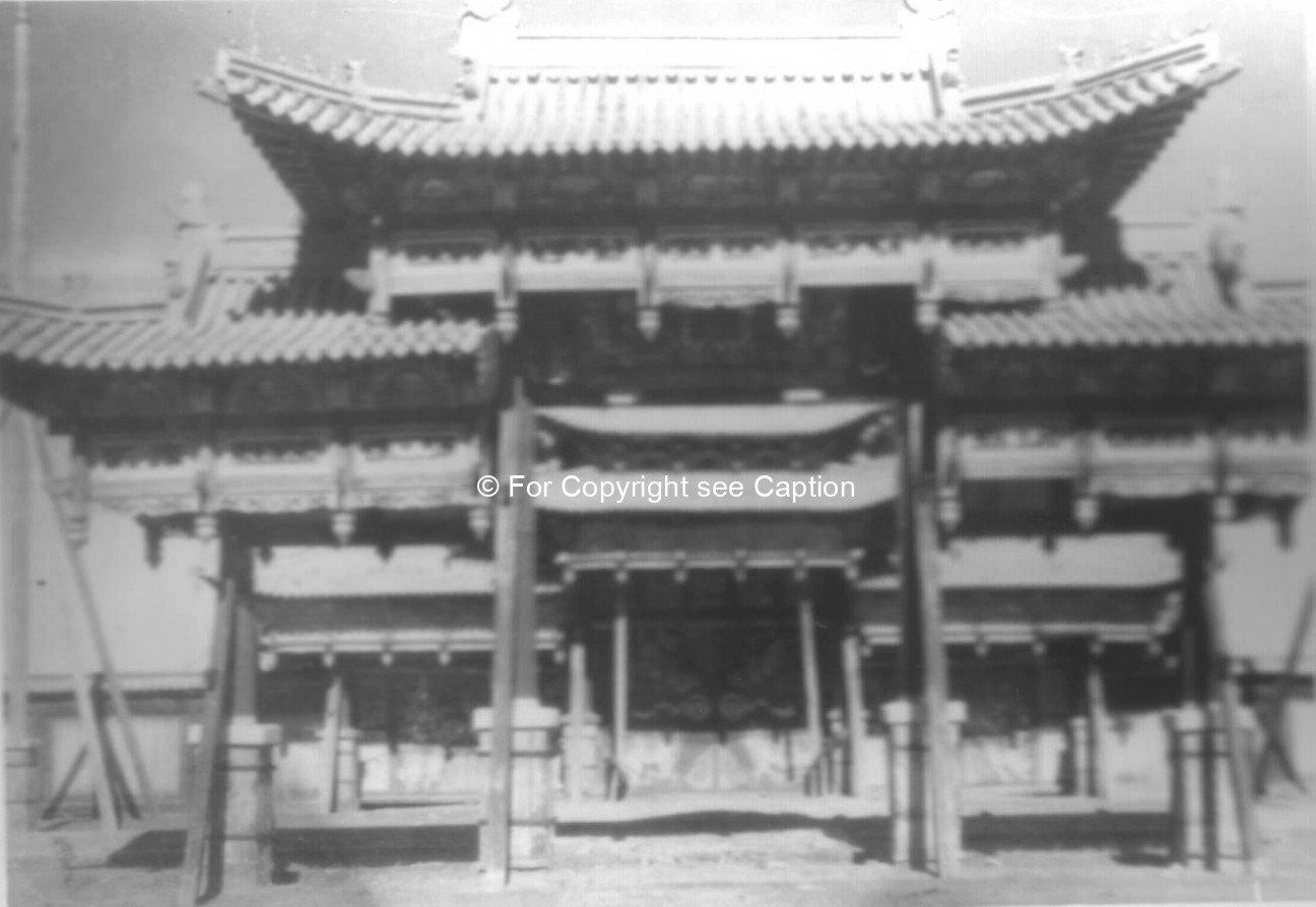 The main entrance of the Palace. Film Archives ?